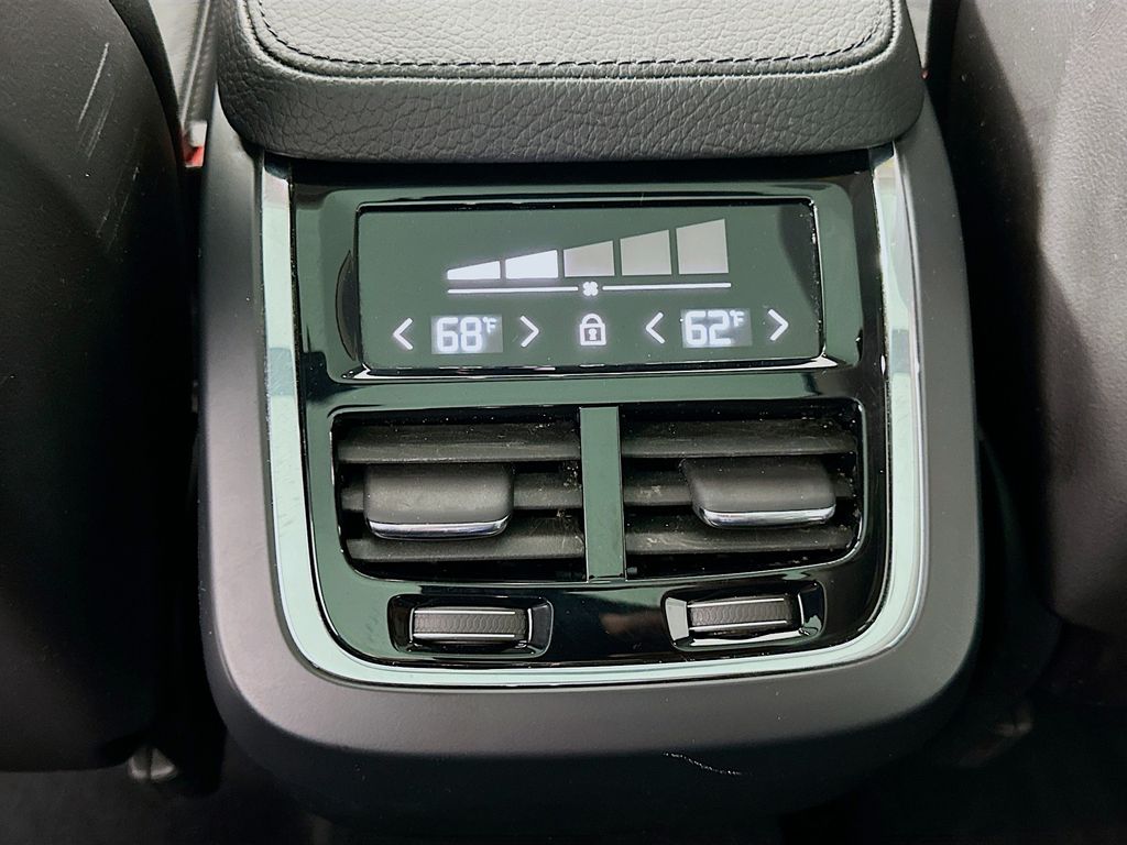 Thumbnail: 2018 Volvo XC90 - 26