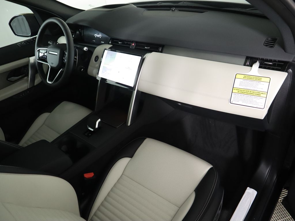 Thumbnail: 2025 Land Rover Discovery Sport - 18