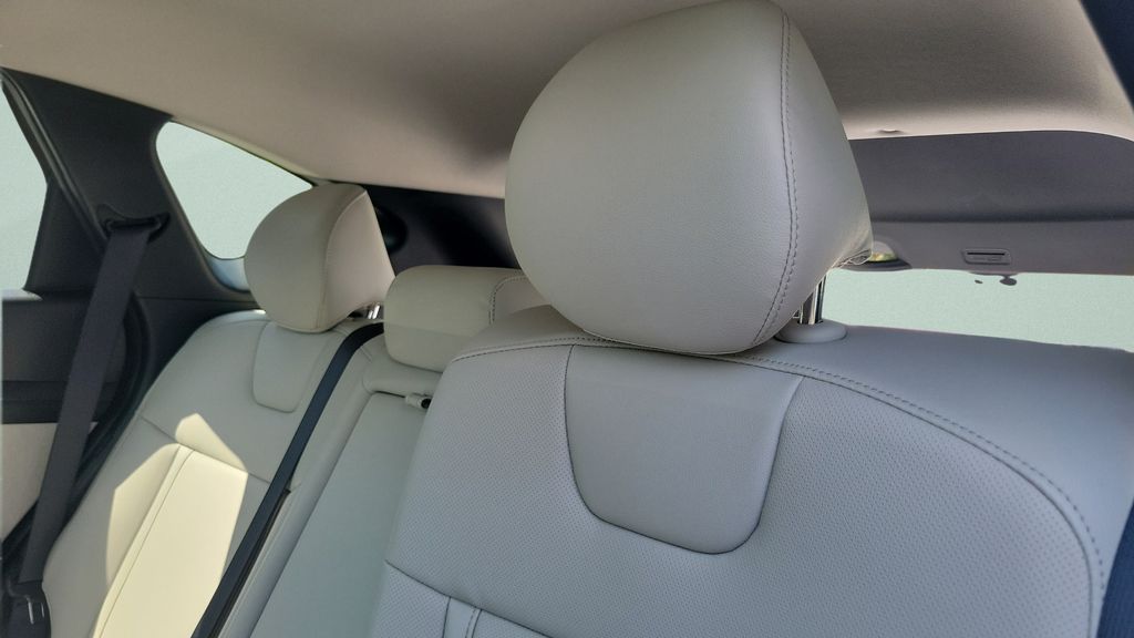 Certified Used 2025 White Hyundai SEL Convenience image 10