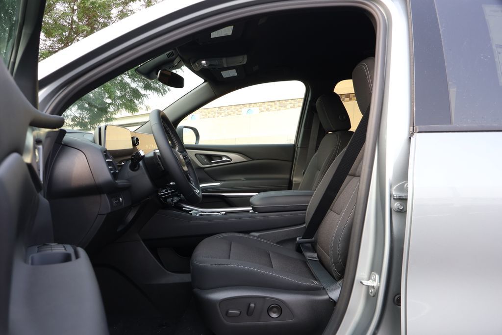 Thumbnail: 2027 Chevrolet Traverse - 14
