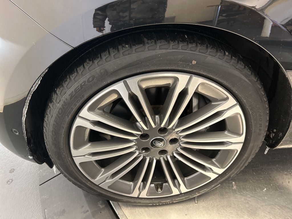 Thumbnail: 2023 Land Rover Range Rover - 10