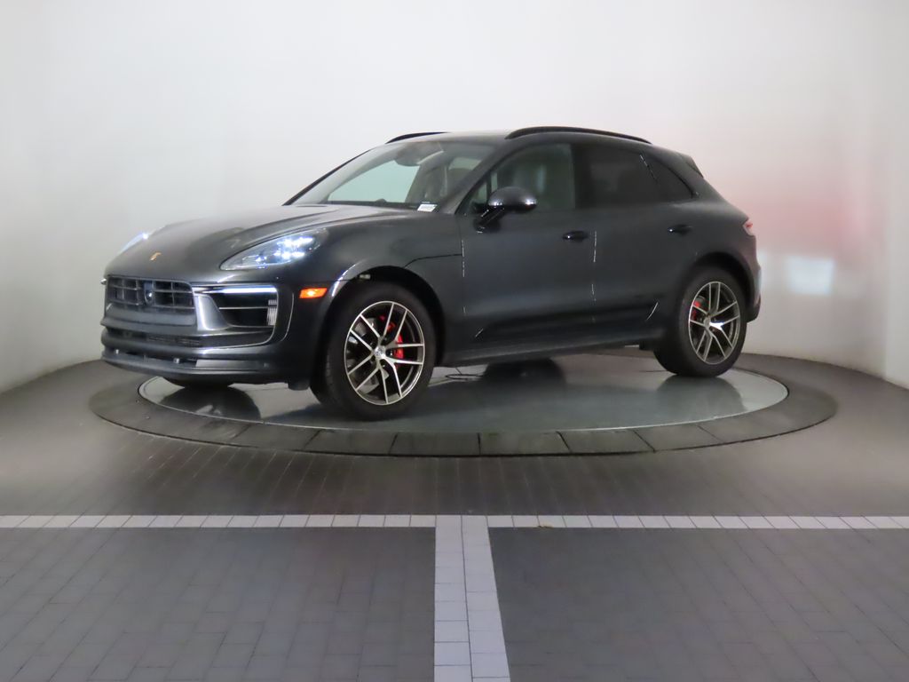 Thumbnail: 2023 Porsche Macan - 1