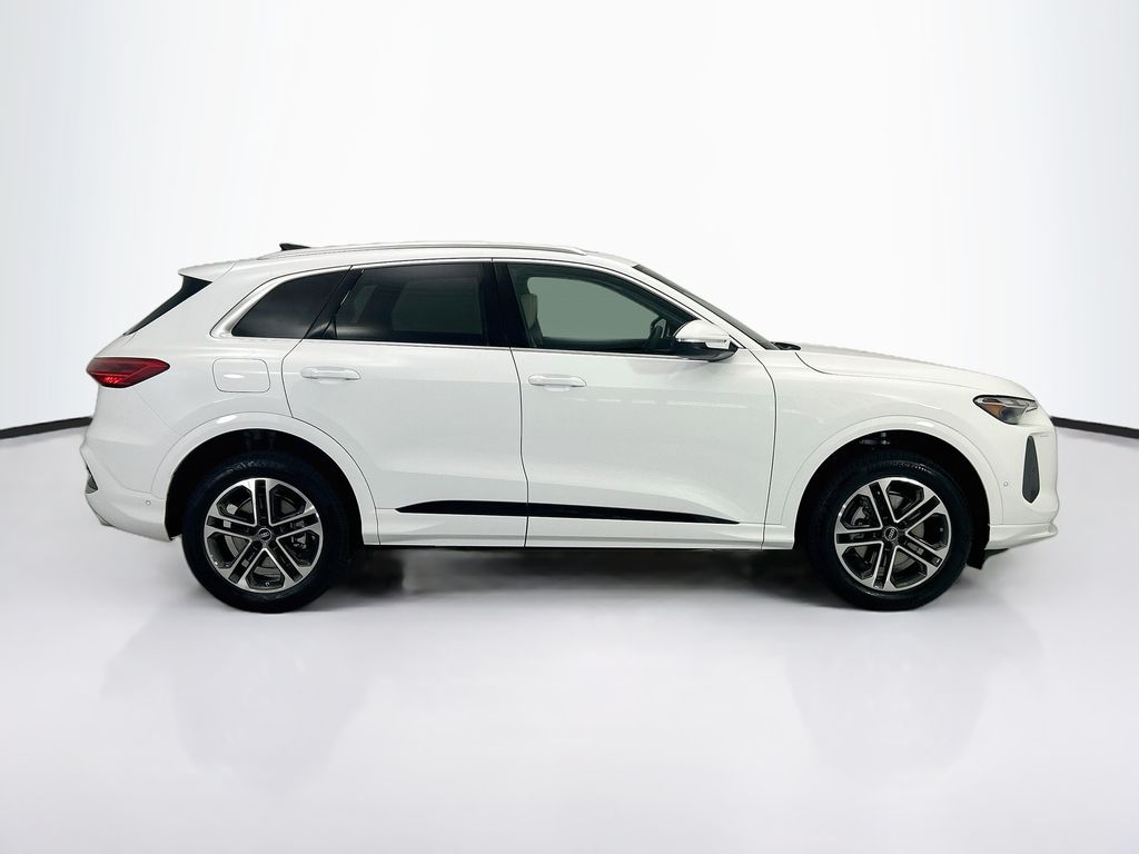 Thumbnail: 2026 Audi Q5 - 4