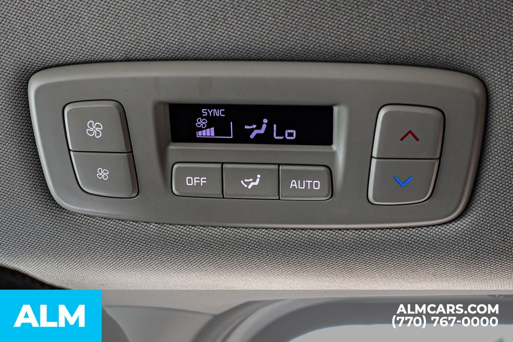 Used 2025 White Kia LXS image 59