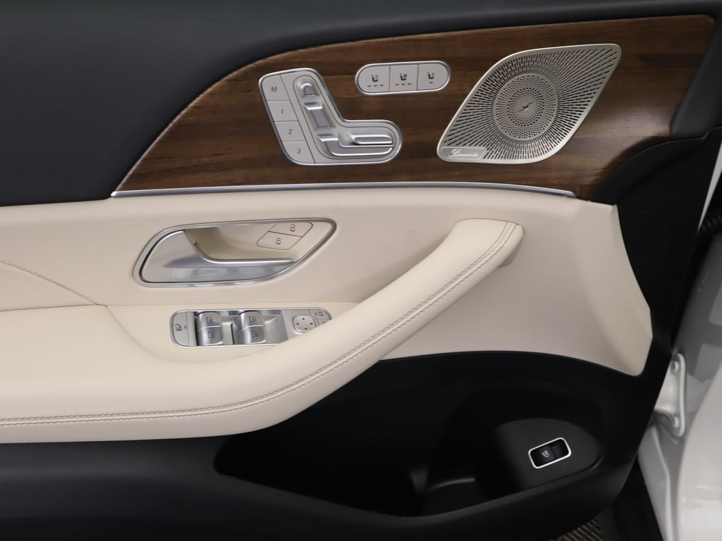 2025 Mercedes-Benz GLS 450 4MATIC 26