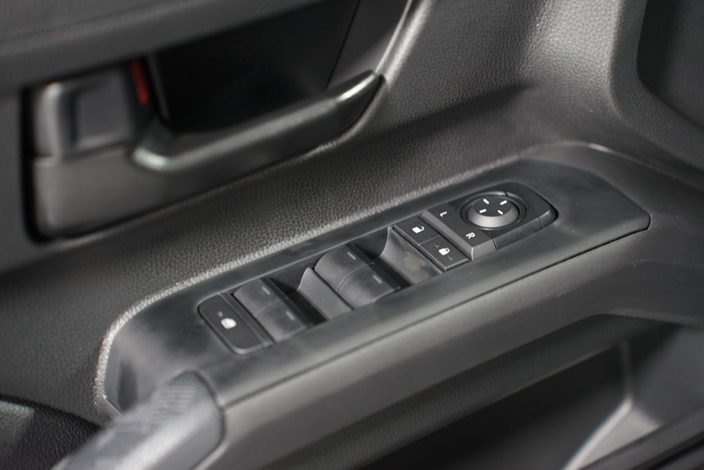 2025 Toyota Tacoma SR5 32