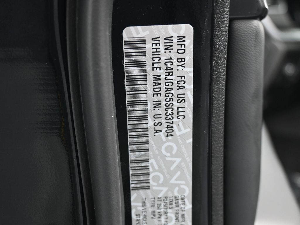 Used 2025 Diamond Black Crystal Pearlcoat Jeep Laredo image 17