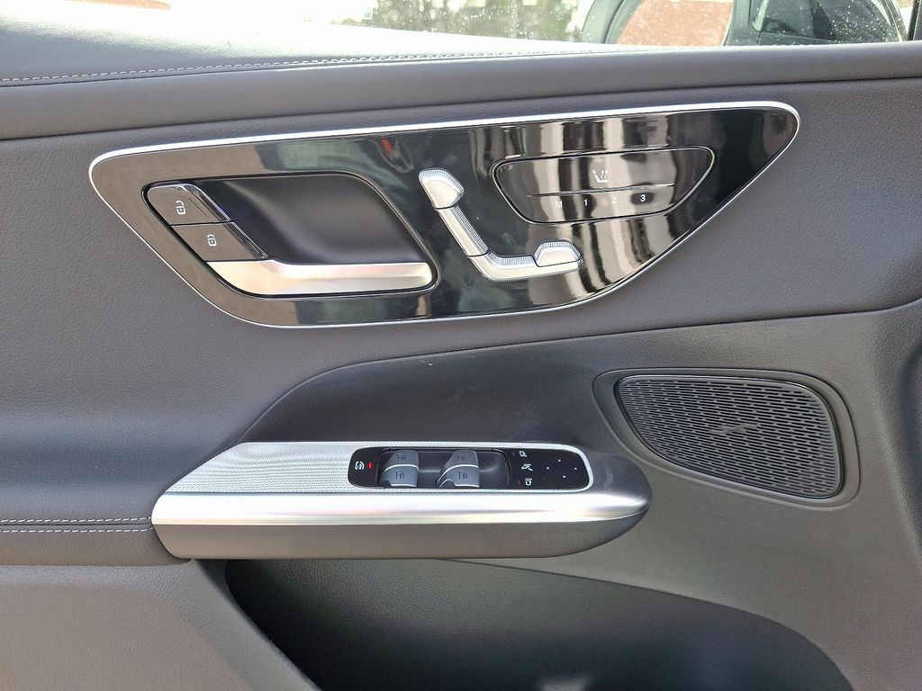 2025 Mercedes-Benz GLC 43 AMG 8