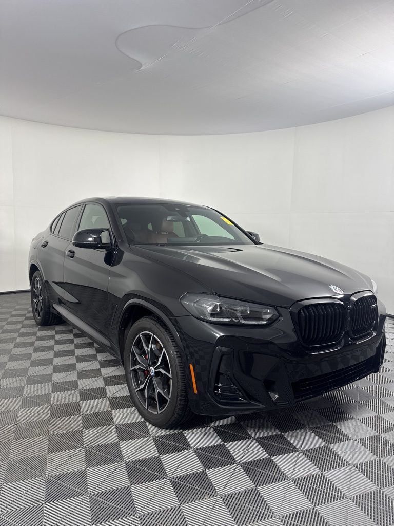 Thumbnail: 2023 BMW X4 - 3