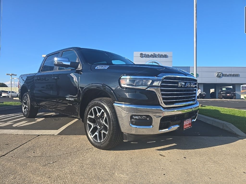 2025 RAM 1500 Laramie Crew Cab 4WD
