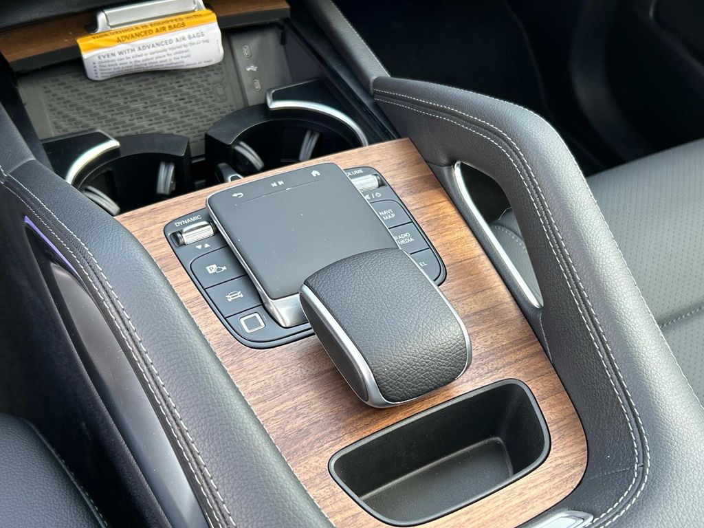 Thumbnail: 2025 Mercedes-Benz GLE - 13