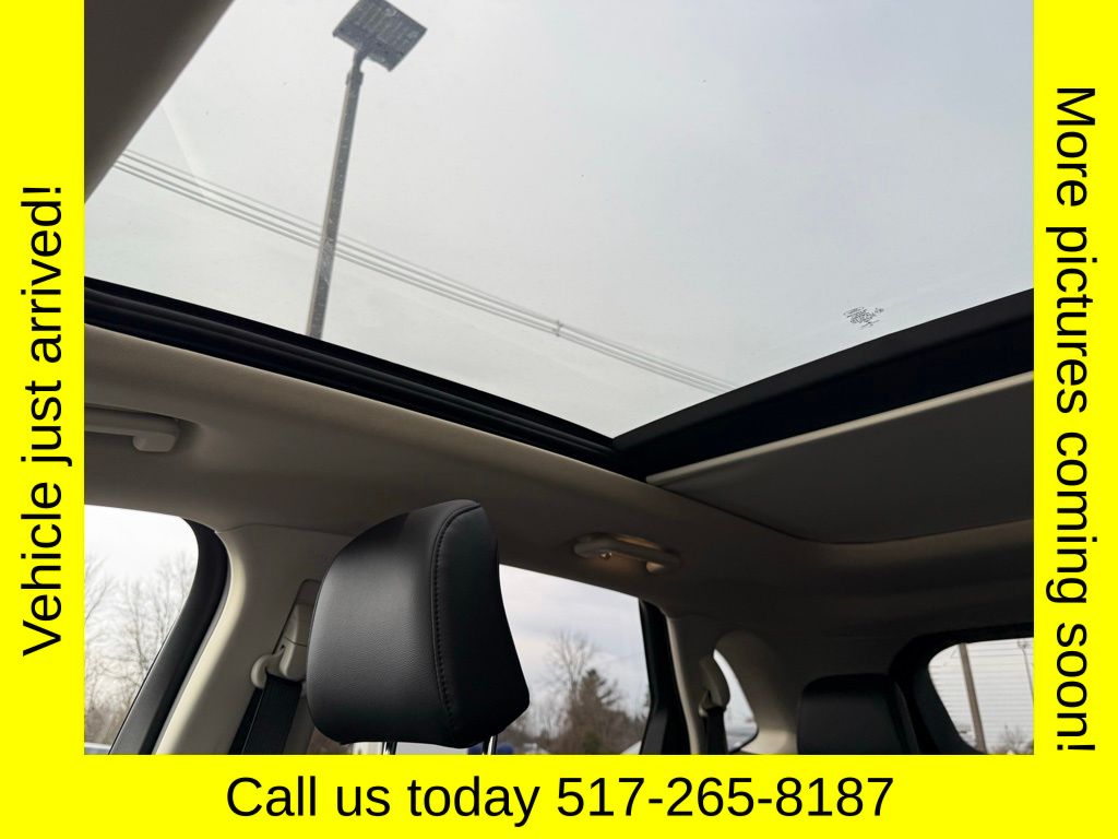 Oxford White 2017 Ford Focus SE Sedan Front-Wheel Drive 6-Speed Automatic