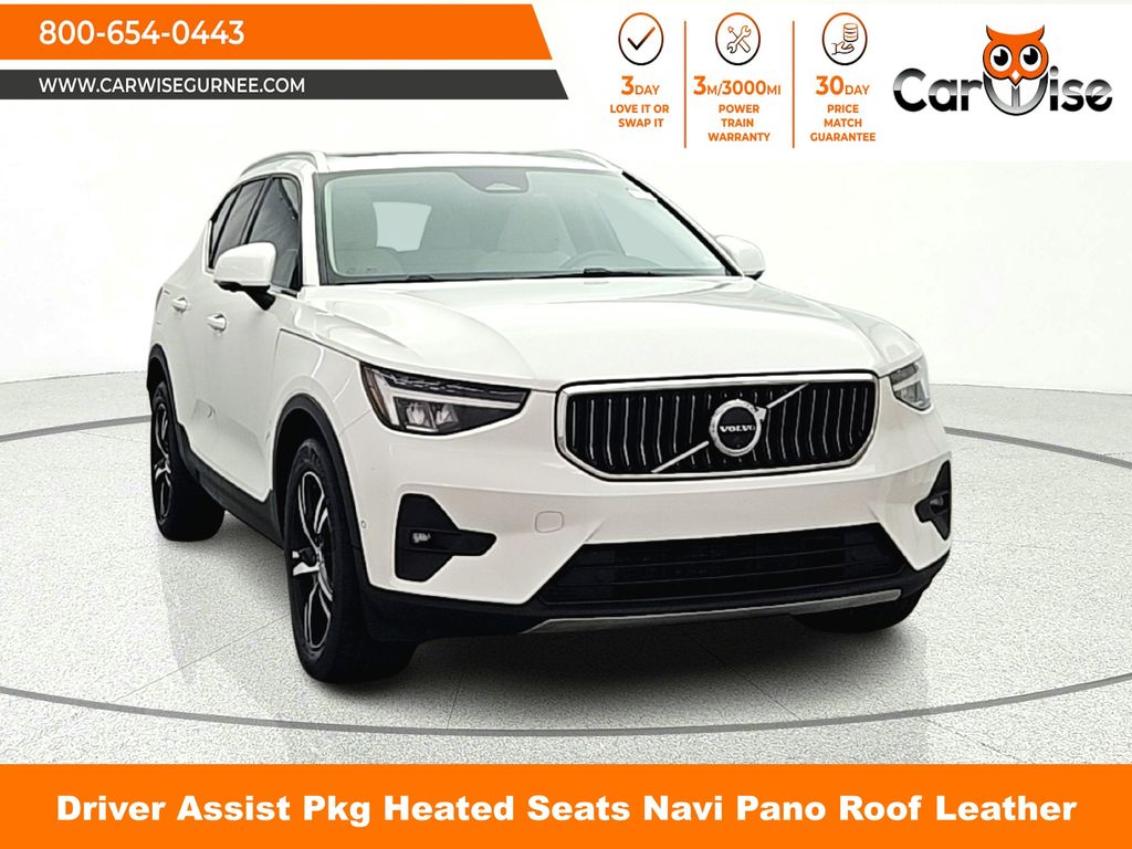 White 2023 Volvo XC40 B5 Plus Bright Theme AWD SUV / Crossover All-Wheel Drive Automatic