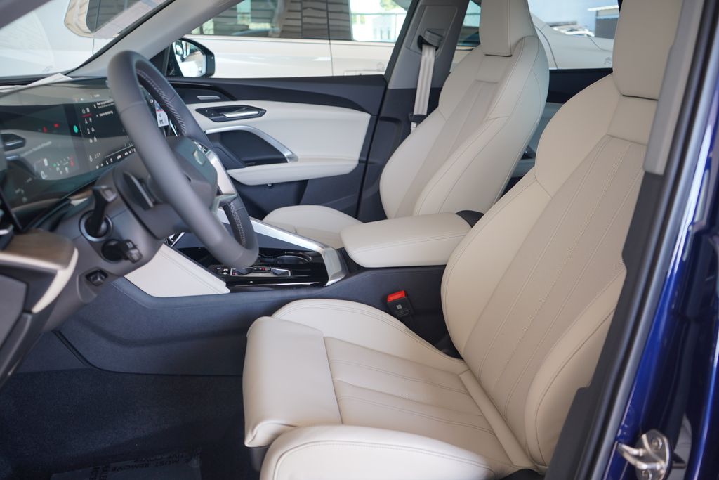 Thumbnail: 2025 Audi Q5 - 6