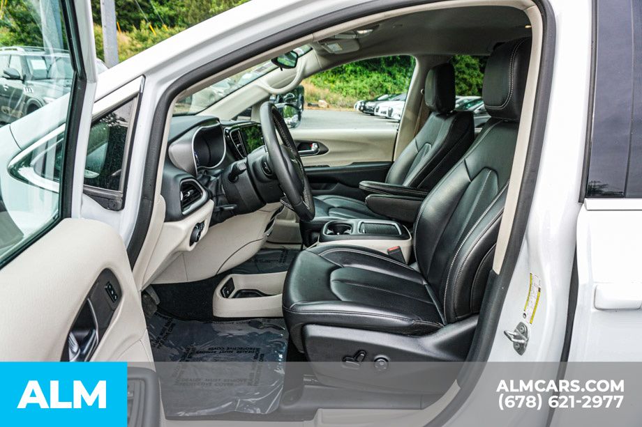 2024 Chrysler Pacifica Touring L photo 18