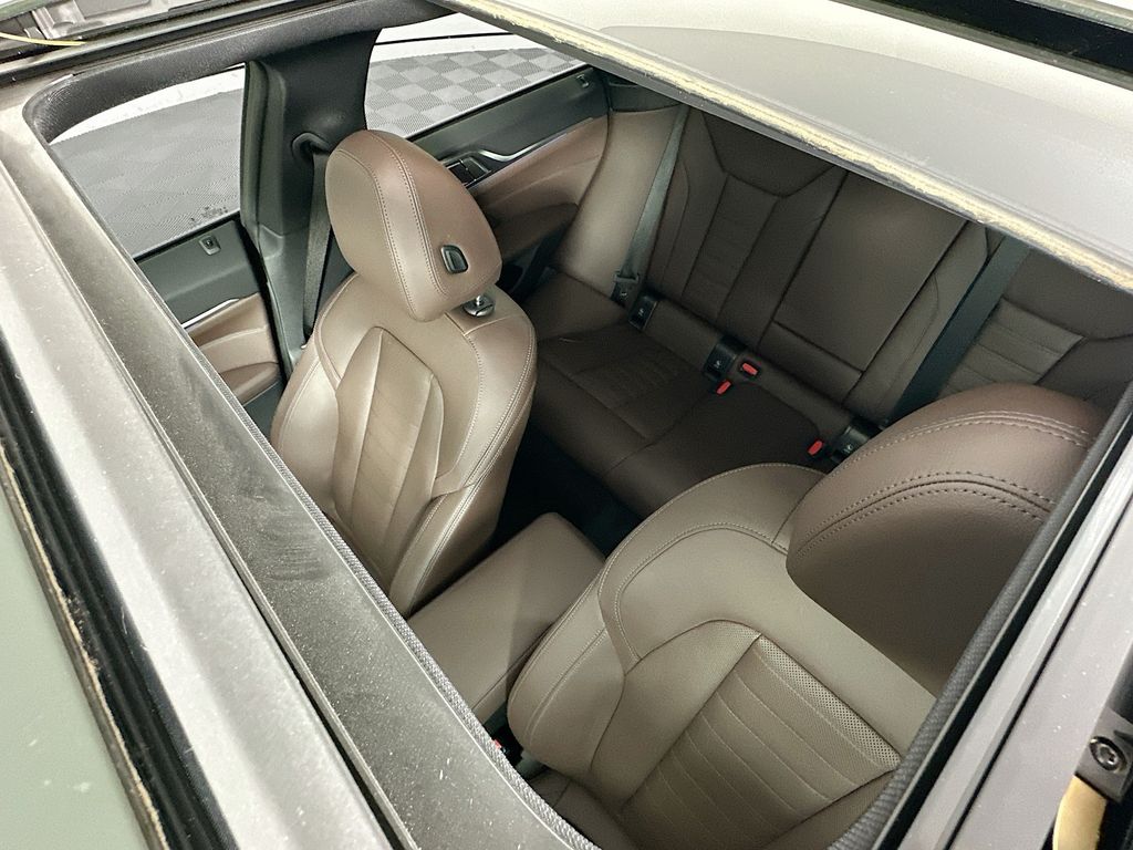 Thumbnail: 2023 BMW i4 - 22