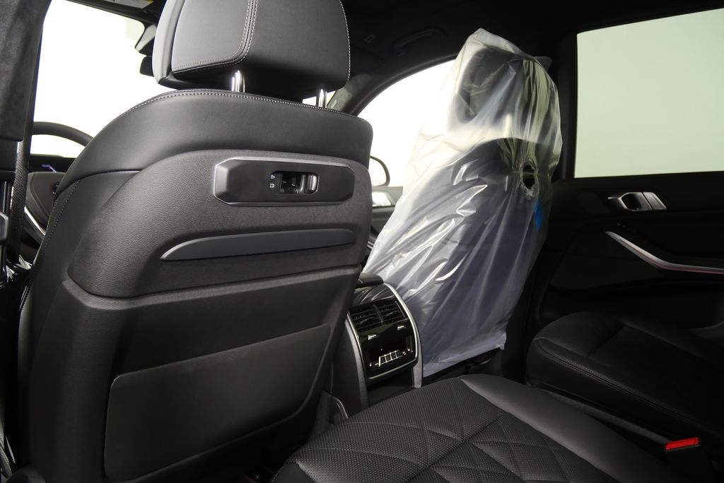 Thumbnail: 2026 BMW X7 - 19