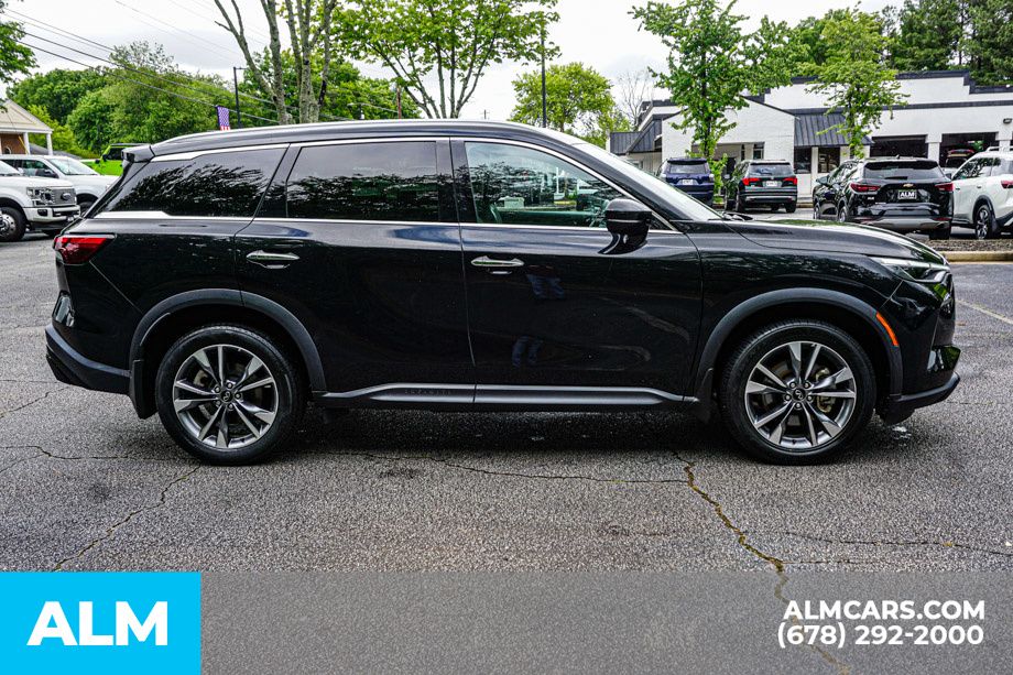 Used 2024 Black INFINITI LUXE image 8