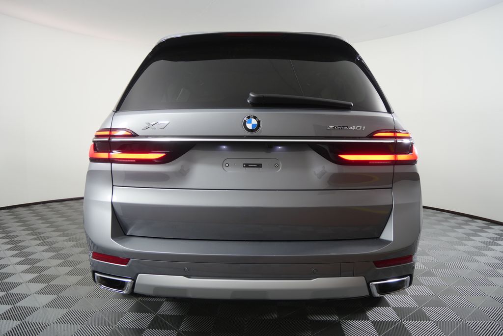 Thumbnail: 2026 BMW X7 - 4