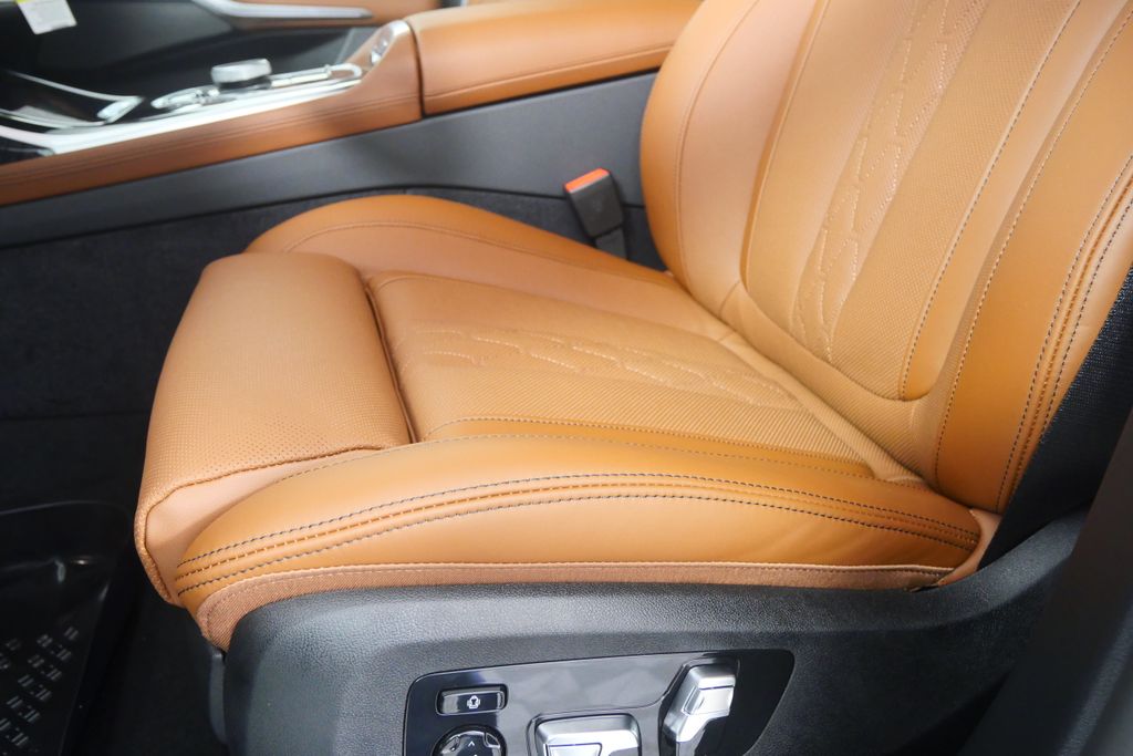 Thumbnail: 2027 BMW X7 - 9