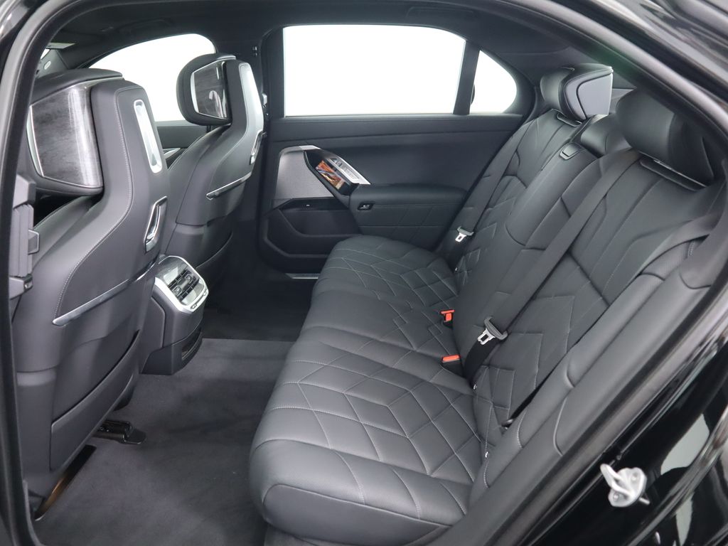 2025 BMW i7 eDrive50 22