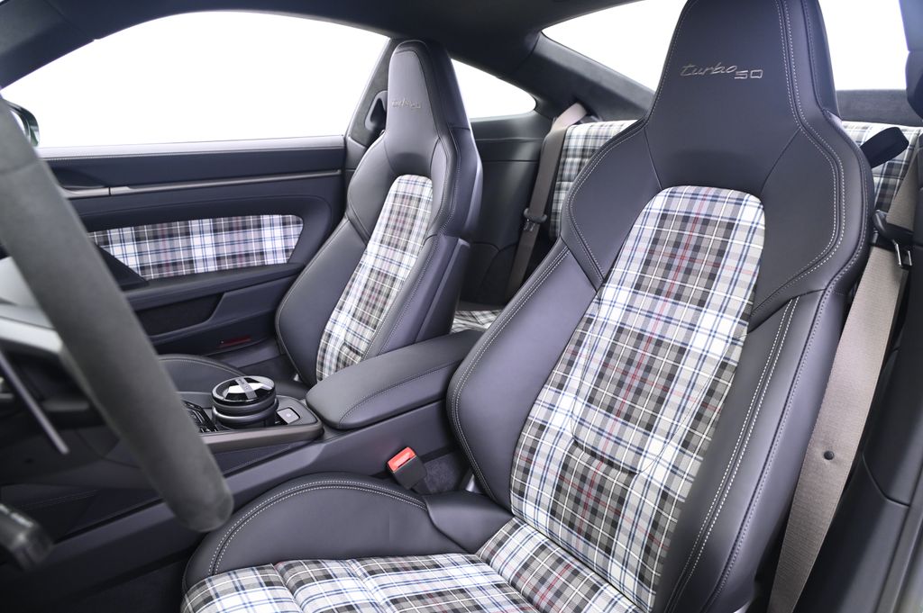 Thumbnail: 2025 Porsche 911 - 5