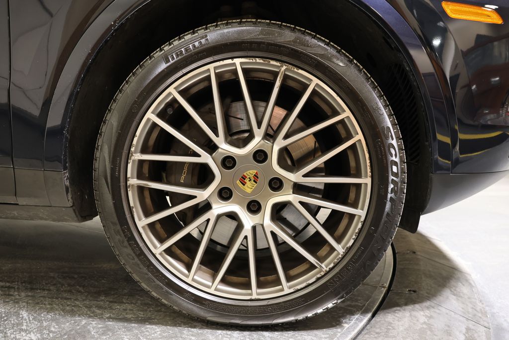 Thumbnail: 2023 Porsche Cayenne - 13