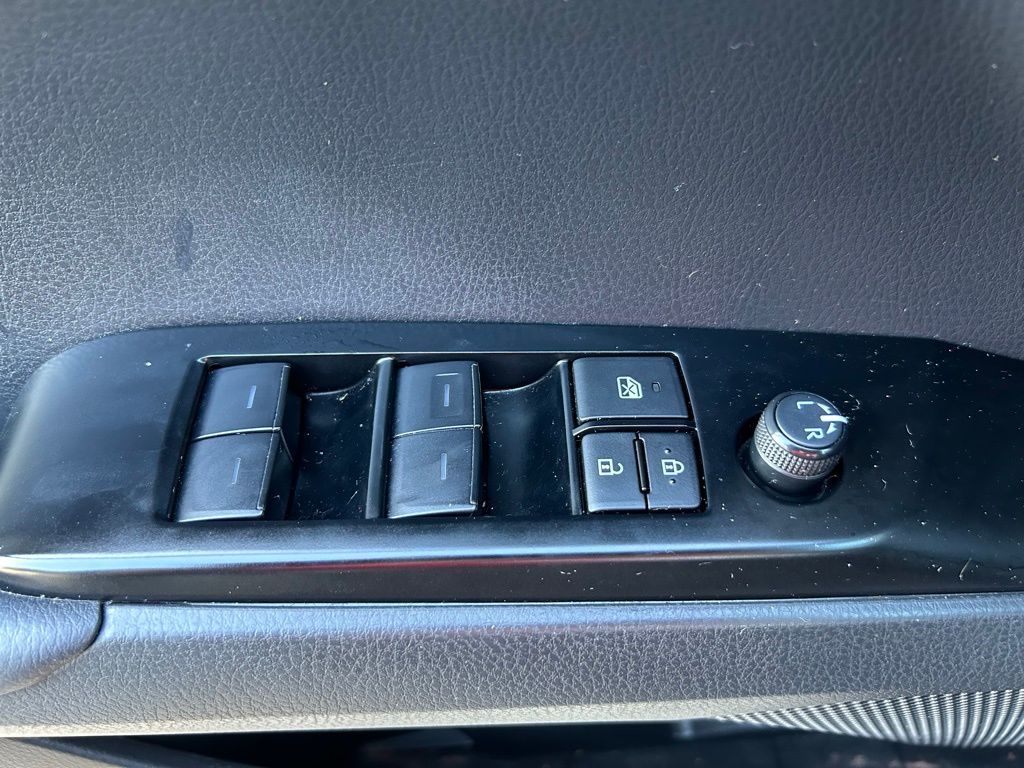 Thumbnail: 2025 Toyota Camry - 16