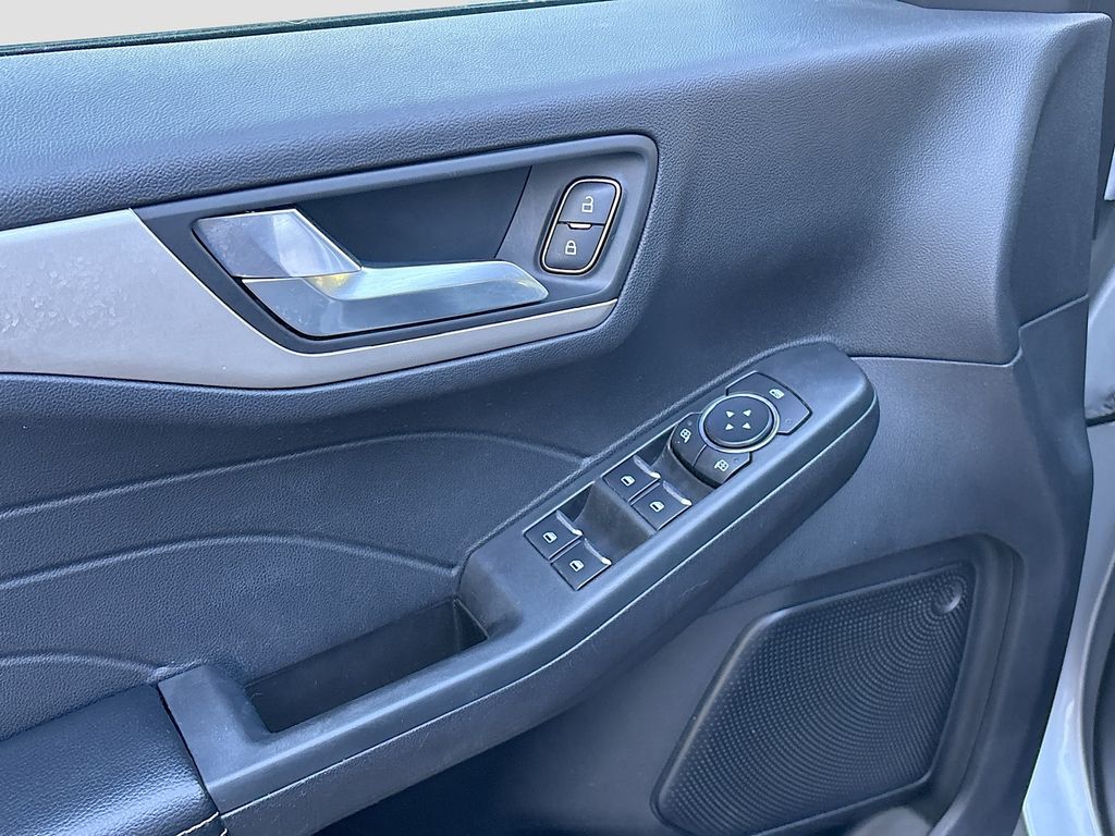 Used 2022 Silver Ford SEL image 17