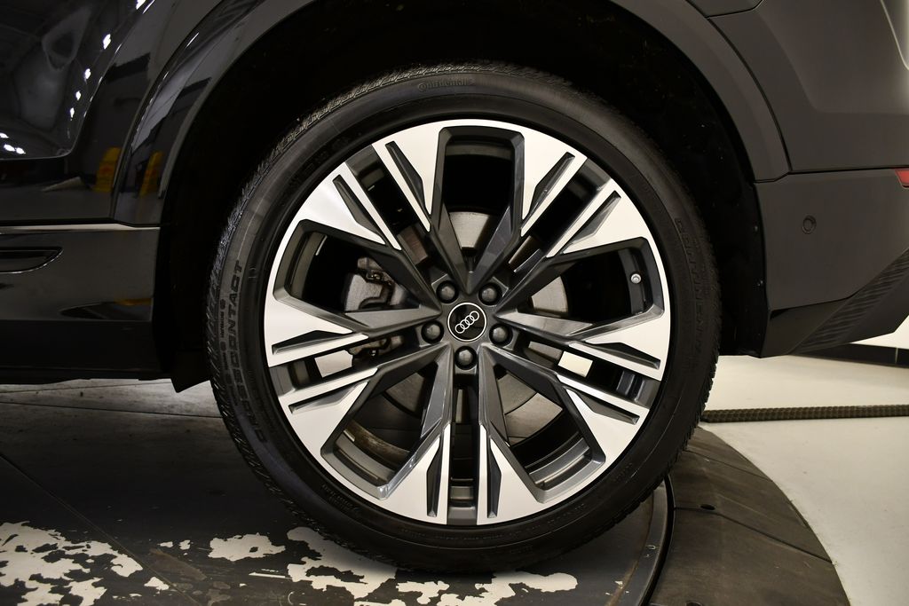 Thumbnail: 2024 Audi Q8 - 13