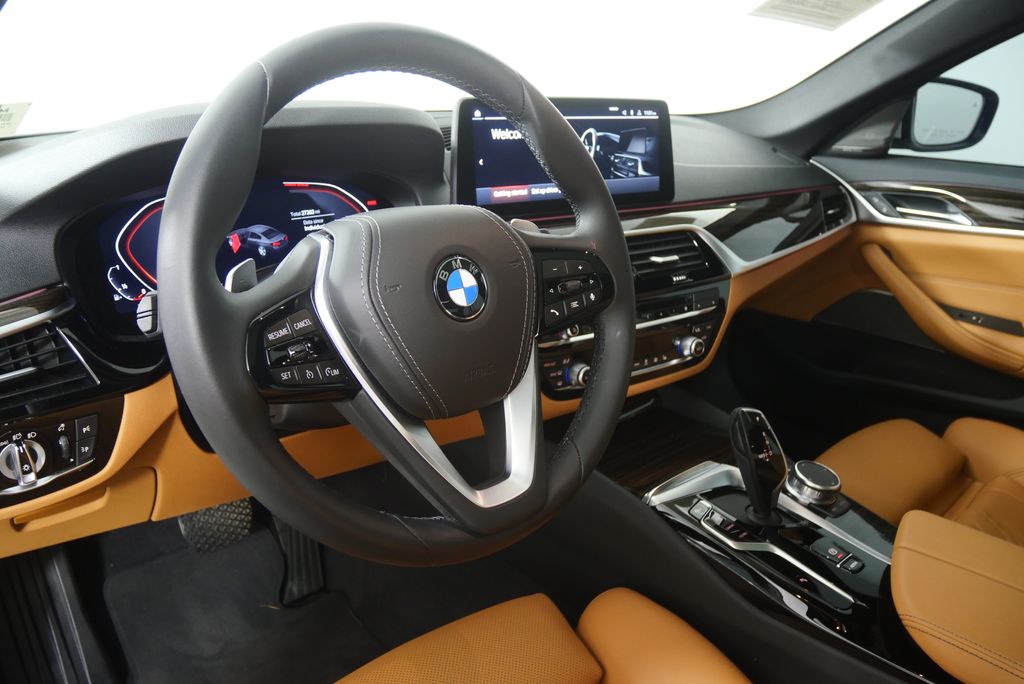 Thumbnail: 2023 BMW 5 Series - 12