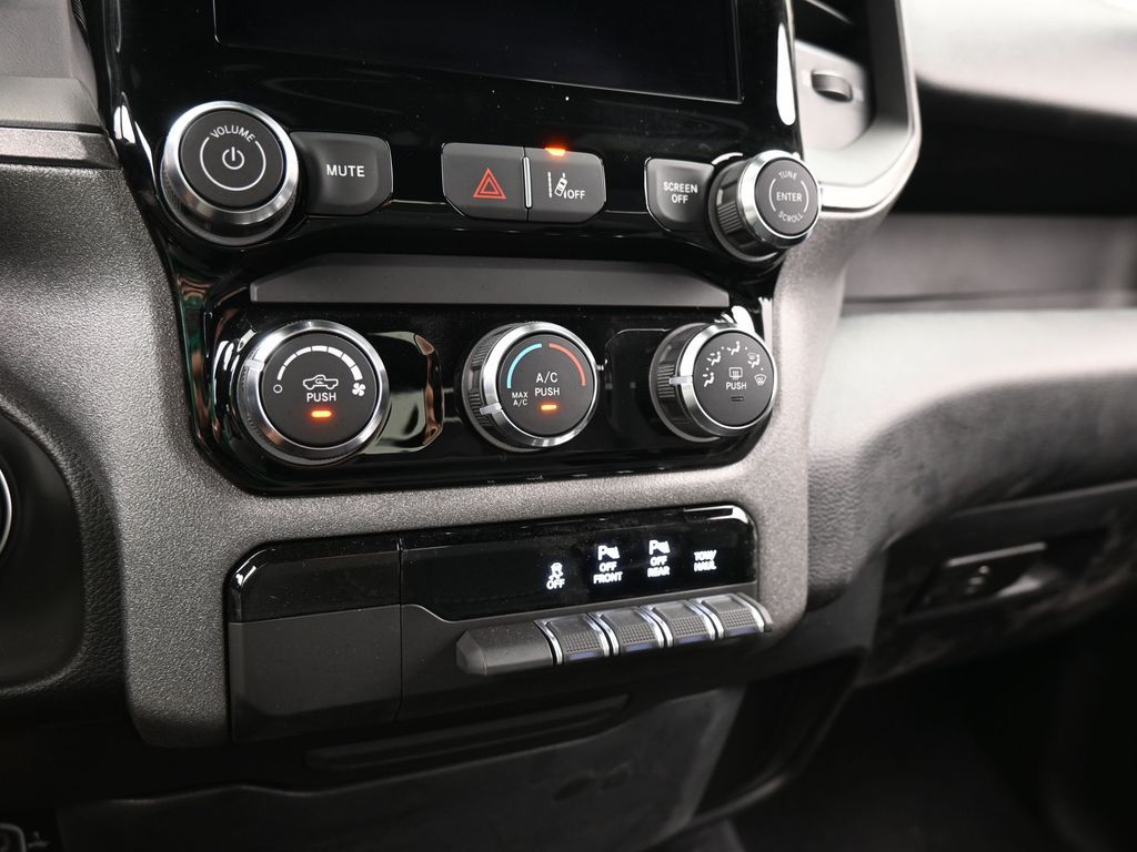 New 2026 Diamond Black Crystal Pearlcoat Ram Express image 21