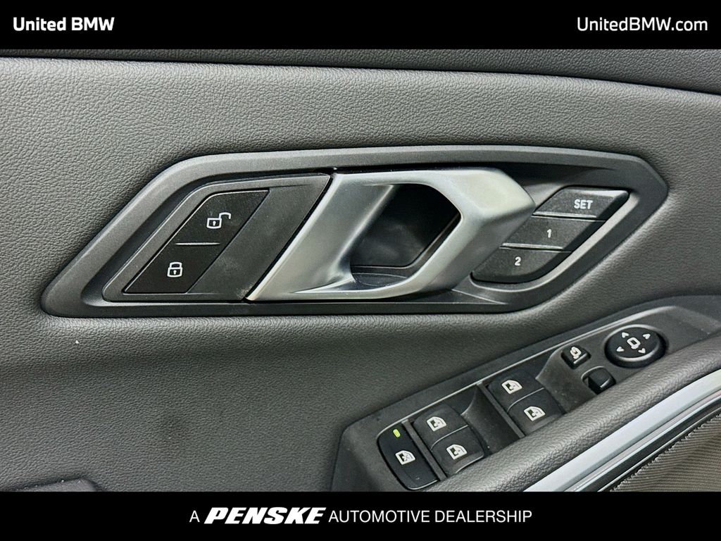 Thumbnail: 2025 BMW 3 Series - 3