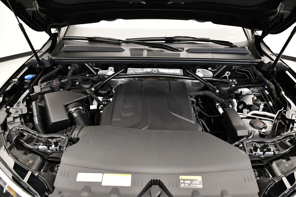 Thumbnail: 2025 Audi Q5 - 11