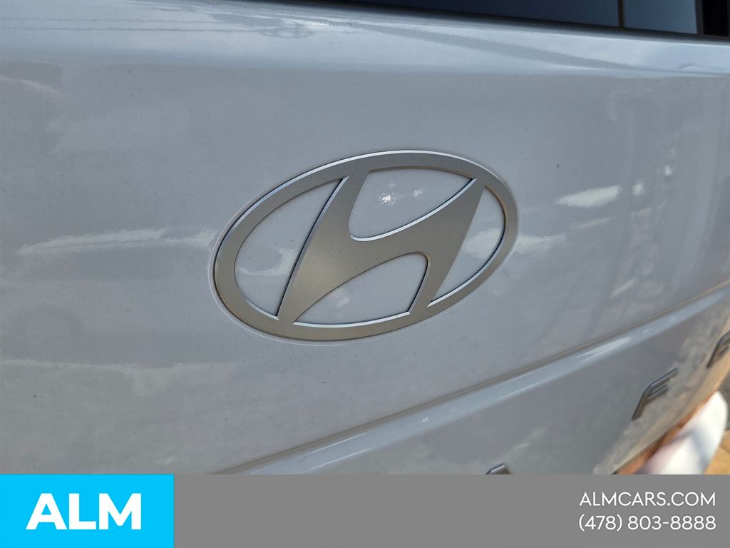 Used 2024 White Hyundai SEL image 13