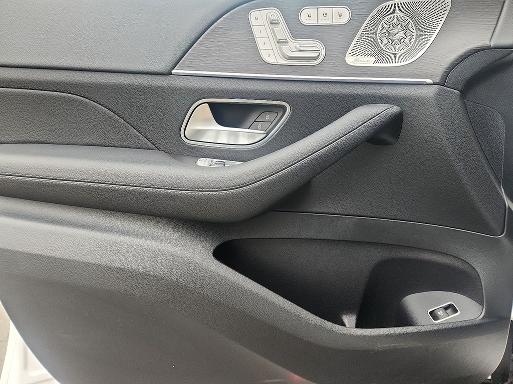 Thumbnail: 2025 Mercedes-Benz GLS - 14