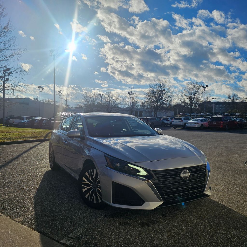 2023 Nissan Altima 2.5 SV photo 3