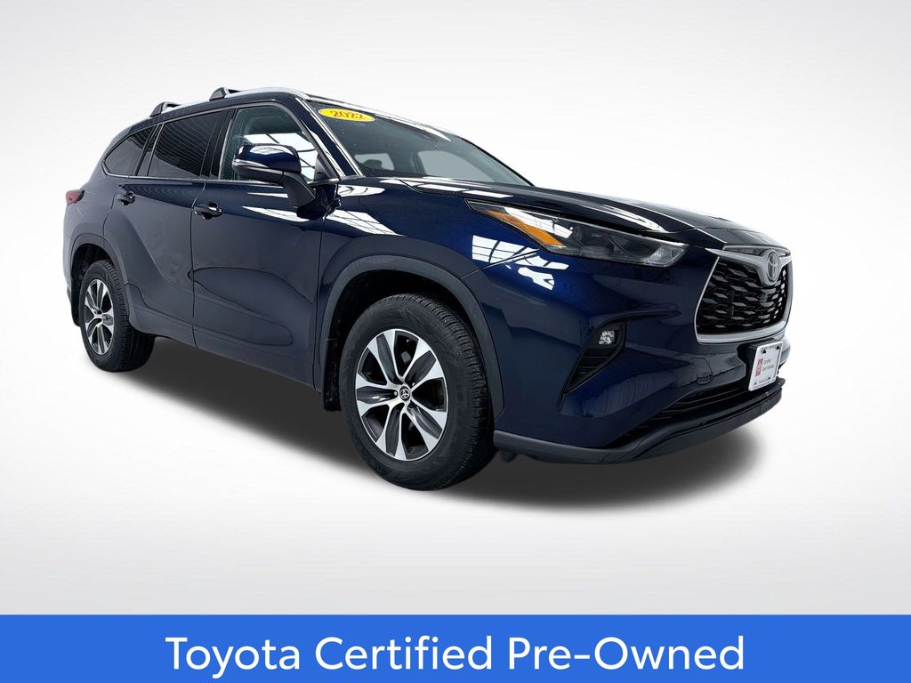 2022 Toyota Highlander XLE's photo