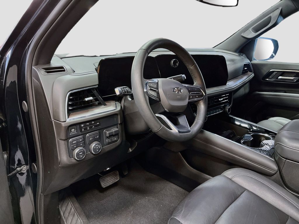 Used 2025 Black Chevrolet Z71 image 9