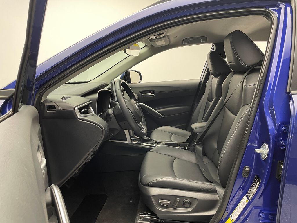2024 Toyota Corolla Cross XLE 12