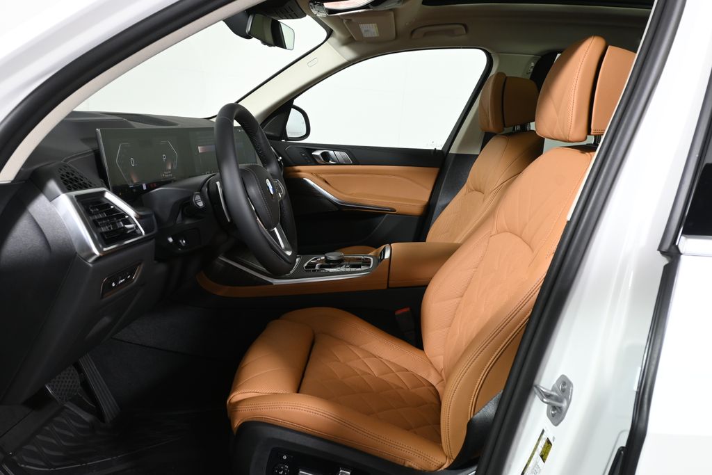 Thumbnail: 2027 BMW X7 - 3