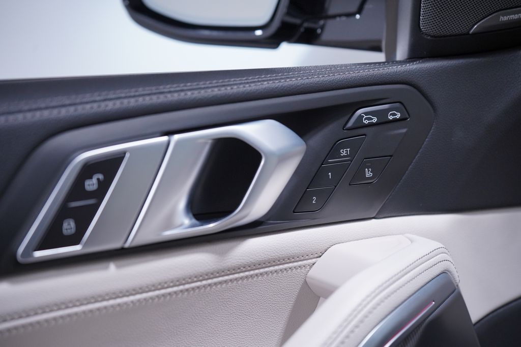 Thumbnail: 2021 BMW X6 - 23