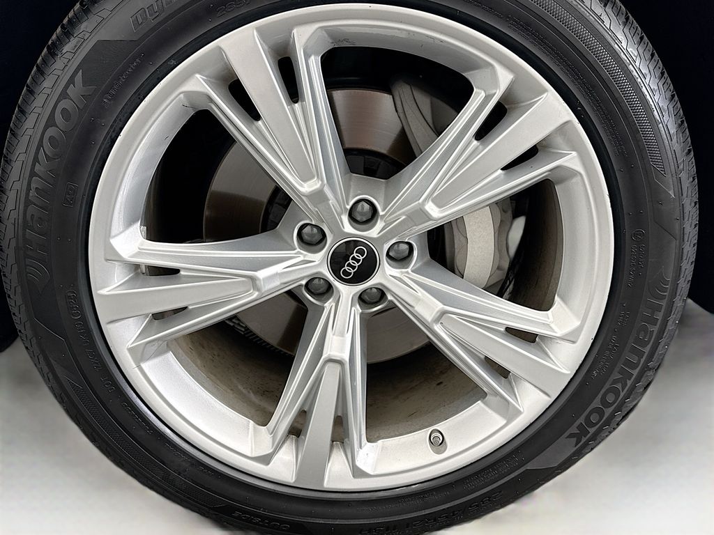 Thumbnail: 2023 Audi Q8 - 29