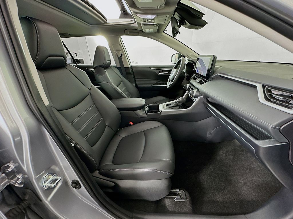 Thumbnail: 2025 Toyota RAV4 - 29