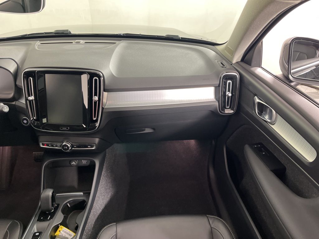 Thumbnail: 2022 Volvo XC40 - 15