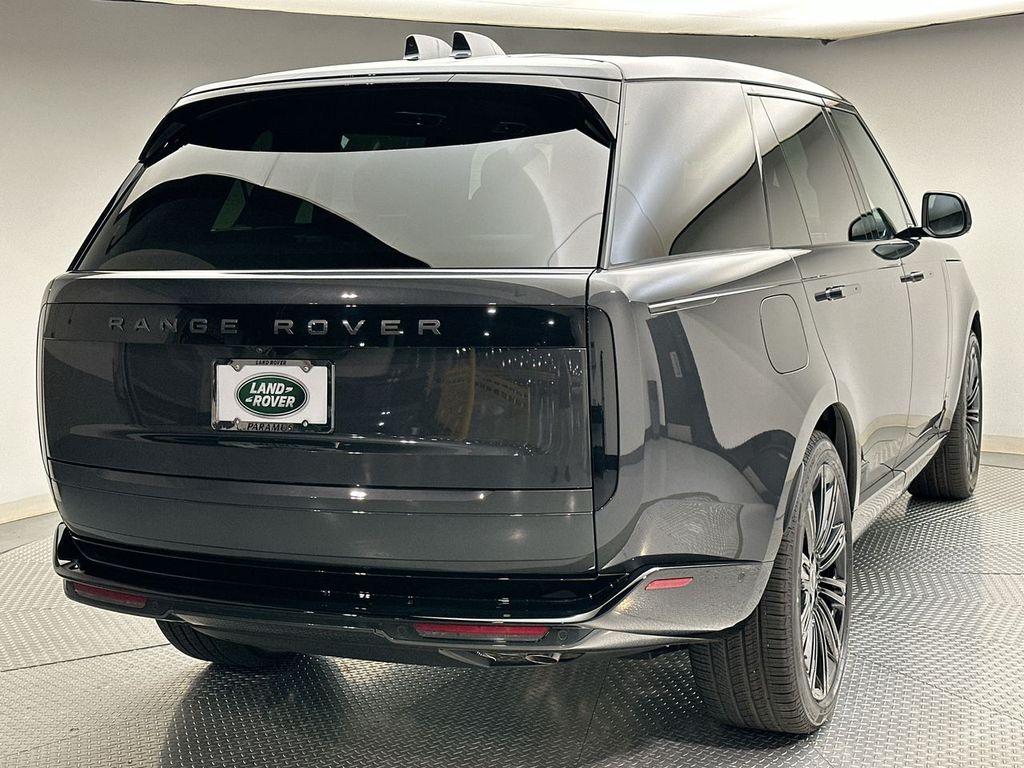 2025 Land Rover Range Rover SE 3