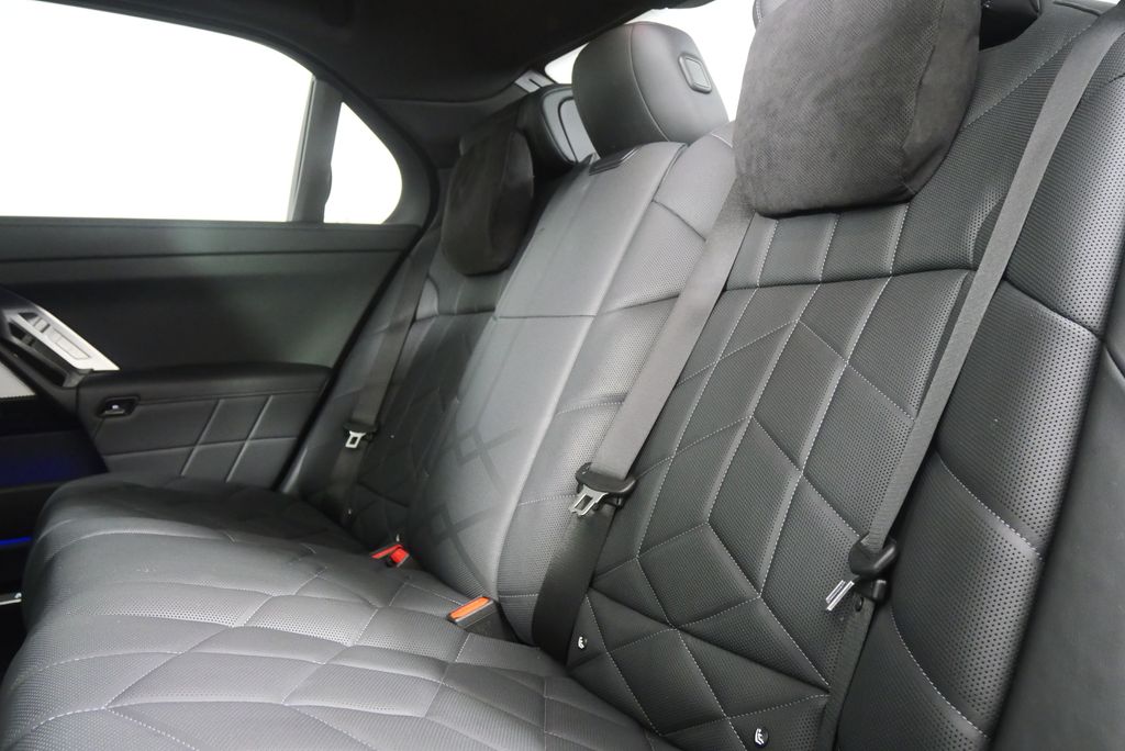 Thumbnail: 2025 BMW i7 - 15