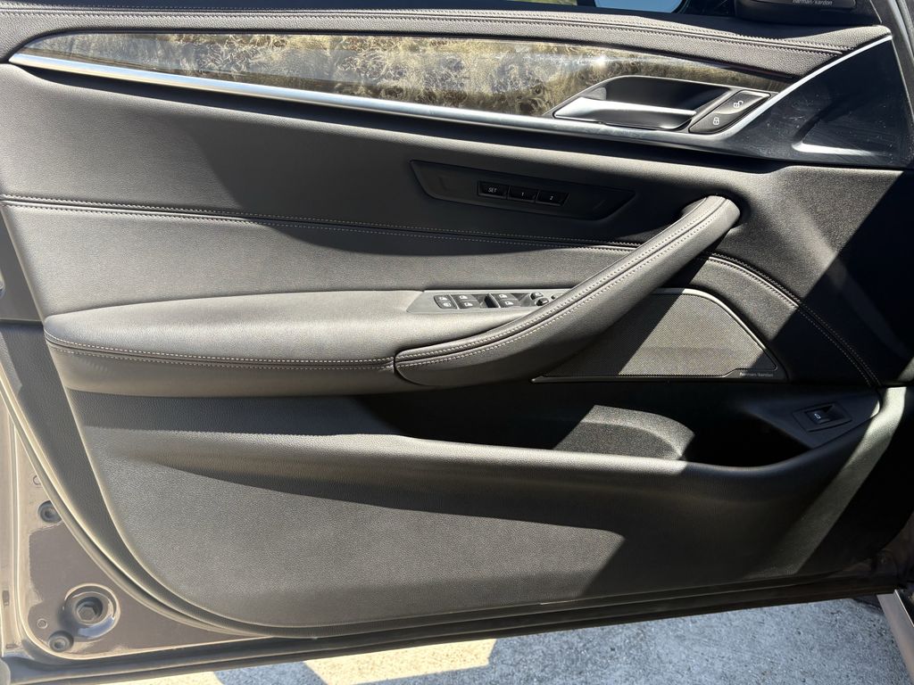 Used 2023 Alvite Gray Metallic BMW M550i xDrive image 10