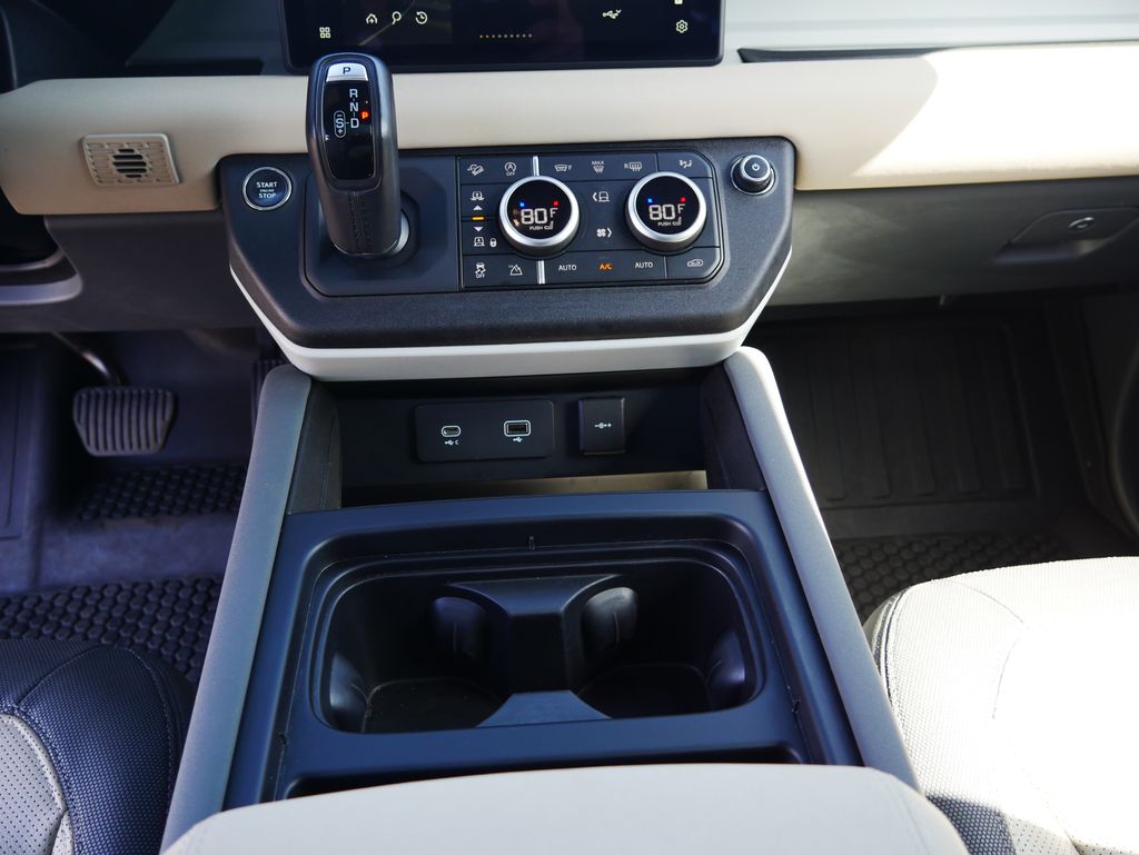 Thumbnail: 2023 Land Rover Defender - 32