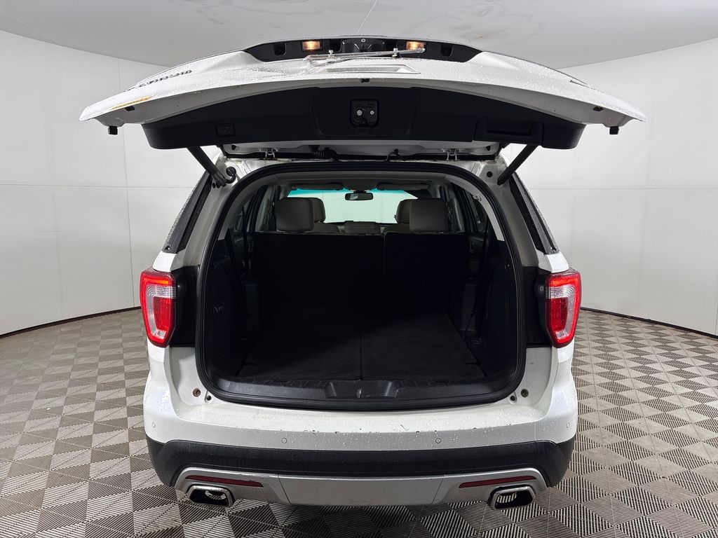 Used 2016 White Ford Platinum image 21
